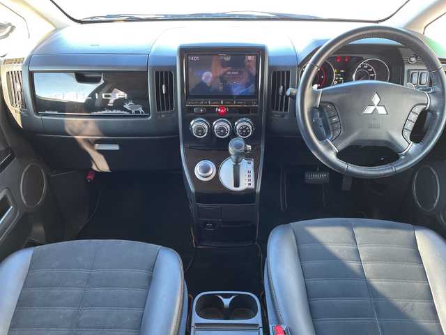 三菱 デリカＤ：５ ジャスパー 茨城県 2018(平30)年 9.4万km ディープシーグリーンメタリック/アイガーグレーメタリック アルパイン製ナビ　/-BT/AM/FM/CD/iPod/アルパイン製フリップダウンモニター　/両側パワースライドドア　/バックカメラ　/クルーズコントロール　/ハーフレザーシート　/D席N席シートヒーター　/D席パワーシート/ドライブレコーダー前後　/パドルシフト　/プッシュスタート　