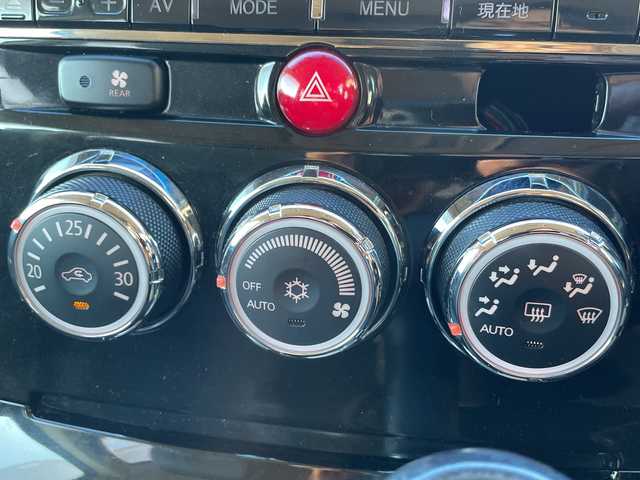 三菱 デリカＤ：５ ジャスパー 茨城県 2018(平30)年 9.4万km ディープシーグリーンメタリック/アイガーグレーメタリック アルパイン製ナビ　/-BT/AM/FM/CD/iPod/アルパイン製フリップダウンモニター　/両側パワースライドドア　/バックカメラ　/クルーズコントロール　/ハーフレザーシート　/D席N席シートヒーター　/D席パワーシート/ドライブレコーダー前後　/パドルシフト　/プッシュスタート　