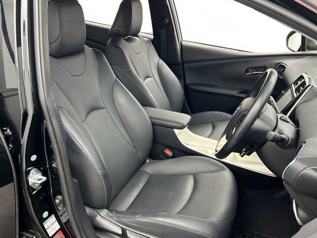 トヨタ プリウス A ツーリングセレクション 三重県 2017(平29)年 5.1万km アティチュードブラックマイカ /禁煙車　//純正９型ナビ　//シートヒーター　//ドラレコ　//ＢＳＭ　//ヘッドアップディスプレイ　//合皮レザーシート　//パーキングアシスト　//クリアランスソナー　//フルセグＴＶ　//ＬＥＤライト　//レーダークルーズコントロール//オートハイビーム//フロント・リア純正スポイラー//スペアキー