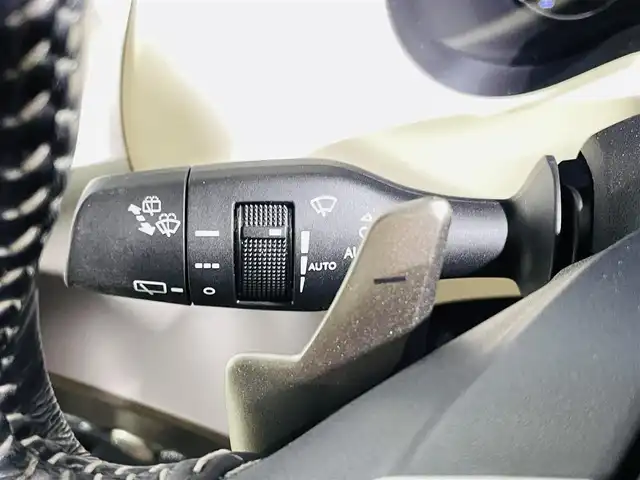 レクサス ＮＸ 300h バージョンL 福岡県 2018(平30)年 5.8万km ソニッククォーツ 純正ナビ/（Bluetooth/CD/DVD/SD/AUX/USB/フルセグTV）/パノラミックビューモニター/プリクラッシュセーフティ/レーダークルーズコントロール/前後クリアランスソナー/LEDヘッドライト/オートライト/オートマチックハイビーム/ブラインドスポットモニター/ビルトインETC2.0/前方ドライブレコーダー/レザーシート/全席シートヒーター/D/N席エアシート/D/N席パワーシート/電動リアゲート/純正18インチアルミホイール/純正フロアマット/革巻きステアリング/ステアリングスイッチ/パドルシフト/ステアリングヒーター/プッシュスタート