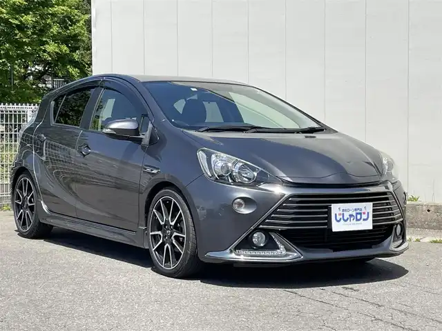 トヨタ アクア G G’s 福島県 2014(平26)年 10.6万km グレーメタリック (株)IDOMが運営する【じしゃロン福島店】の自社ローン専用車両になります。こちらは現金またはオートローンご利用時の価格です。自社ローンご希望の方は別途その旨お申付け下さい/純正SDナビ/フルセグテレビ/ステアリングリモコン/革巻きステアリング/ドアバイザー/バックカメラ/ETC/シートヒーター/LED/ECOモード/フォグライト