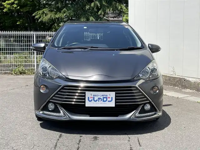 トヨタ アクア G G’s 福島県 2014(平26)年 10.6万km グレーメタリック (株)IDOMが運営する【じしゃロン福島店】の自社ローン専用車両になります。こちらは現金またはオートローンご利用時の価格です。自社ローンご希望の方は別途その旨お申付け下さい/純正SDナビ/フルセグテレビ/ステアリングリモコン/革巻きステアリング/ドアバイザー/バックカメラ/ETC/シートヒーター/LED/ECOモード/フォグライト