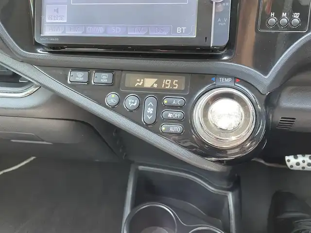トヨタ アクア G G’s 福島県 2014(平26)年 10.6万km グレーメタリック (株)IDOMが運営する【じしゃロン福島店】の自社ローン専用車両になります。こちらは現金またはオートローンご利用時の価格です。自社ローンご希望の方は別途その旨お申付け下さい/純正SDナビ/フルセグテレビ/ステアリングリモコン/革巻きステアリング/ドアバイザー/バックカメラ/ETC/シートヒーター/LED/ECOモード/フォグライト