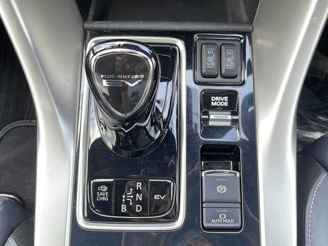 三菱 エクリプス クロス ＰＨＥＶ P 道北・旭川 2020(令2)年 6.1万km チタニウムグレーメタリック ・４ＷＤ/・禁煙車/・純正ナビ/　フルセグ・ＢＴ・ＵＳＢ/・全方位カメラ/・ハーフレザーシート/・前席シートヒーター/・Ｄ席パワーシート/・ラリーアートスタイリンングパッケージ/　フロントアンダーガーニッシュ/　サイドエクステンション/　リヤアンダーガーニッシュ/・スマートキー/・衝突軽減ブレーキ/・車線逸脱警報/・レーダークルーズコントロール/・誤発進抑制機能/・後側方車両検知警報システム/・後退時車両検知警報システム/・ヘッドアップディスプレイ/・１５００Ｗ/・パドルシフト/・LEDオートライト/・オートハイビーム/・ステアリングヒーター/・純正１８インチアルミ/・前後ドライブレコーダー/・ETC/・保証書/・取説