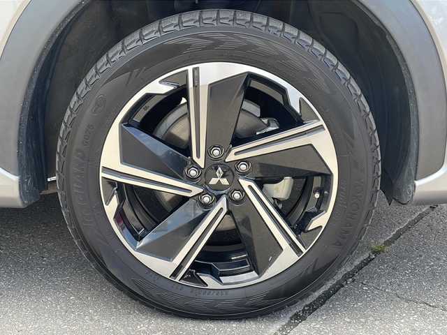 三菱 エクリプス クロス ＰＨＥＶ P 道北・旭川 2020(令2)年 6.1万km チタニウムグレーメタリック ・４ＷＤ/・禁煙車/・純正ナビ/　フルセグ・ＢＴ・ＵＳＢ/・全方位カメラ/・ハーフレザーシート/・前席シートヒーター/・Ｄ席パワーシート/・ラリーアートスタイリンングパッケージ/　フロントアンダーガーニッシュ/　サイドエクステンション/　リヤアンダーガーニッシュ/・スマートキー/・衝突軽減ブレーキ/・車線逸脱警報/・レーダークルーズコントロール/・誤発進抑制機能/・後側方車両検知警報システム/・後退時車両検知警報システム/・ヘッドアップディスプレイ/・１５００Ｗ/・パドルシフト/・LEDオートライト/・オートハイビーム/・ステアリングヒーター/・純正１８インチアルミ/・前後ドライブレコーダー/・ETC/・保証書/・取説