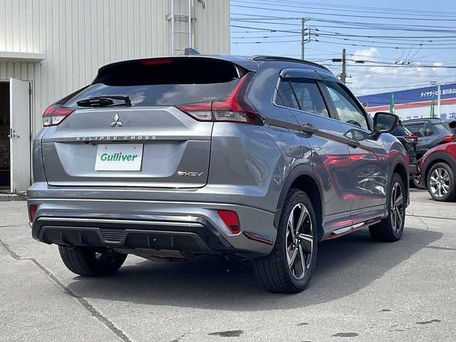 三菱 エクリプス クロス ＰＨＥＶ P 道北・旭川 2020(令2)年 6.1万km チタニウムグレーメタリック ・４ＷＤ/・禁煙車/・純正ナビ/　フルセグ・ＢＴ・ＵＳＢ/・全方位カメラ/・ハーフレザーシート/・前席シートヒーター/・Ｄ席パワーシート/・ラリーアートスタイリンングパッケージ/　フロントアンダーガーニッシュ/　サイドエクステンション/　リヤアンダーガーニッシュ/・スマートキー/・衝突軽減ブレーキ/・車線逸脱警報/・レーダークルーズコントロール/・誤発進抑制機能/・後側方車両検知警報システム/・後退時車両検知警報システム/・ヘッドアップディスプレイ/・１５００Ｗ/・パドルシフト/・LEDオートライト/・オートハイビーム/・ステアリングヒーター/・純正１８インチアルミ/・前後ドライブレコーダー/・ETC/・保証書/・取説