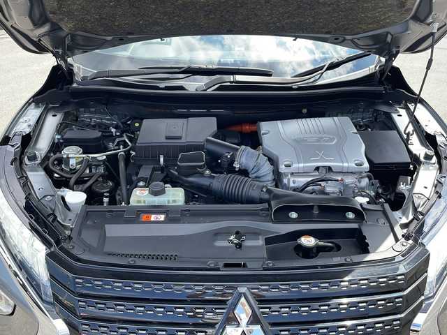 三菱 エクリプス クロス ＰＨＥＶ P 道北・旭川 2020(令2)年 6.1万km チタニウムグレーメタリック ・４ＷＤ/・禁煙車/・純正ナビ/　フルセグ・ＢＴ・ＵＳＢ/・全方位カメラ/・ハーフレザーシート/・前席シートヒーター/・Ｄ席パワーシート/・ラリーアートスタイリンングパッケージ/　フロントアンダーガーニッシュ/　サイドエクステンション/　リヤアンダーガーニッシュ/・スマートキー/・衝突軽減ブレーキ/・車線逸脱警報/・レーダークルーズコントロール/・誤発進抑制機能/・後側方車両検知警報システム/・後退時車両検知警報システム/・ヘッドアップディスプレイ/・１５００Ｗ/・パドルシフト/・LEDオートライト/・オートハイビーム/・ステアリングヒーター/・純正１８インチアルミ/・前後ドライブレコーダー/・ETC/・保証書/・取説