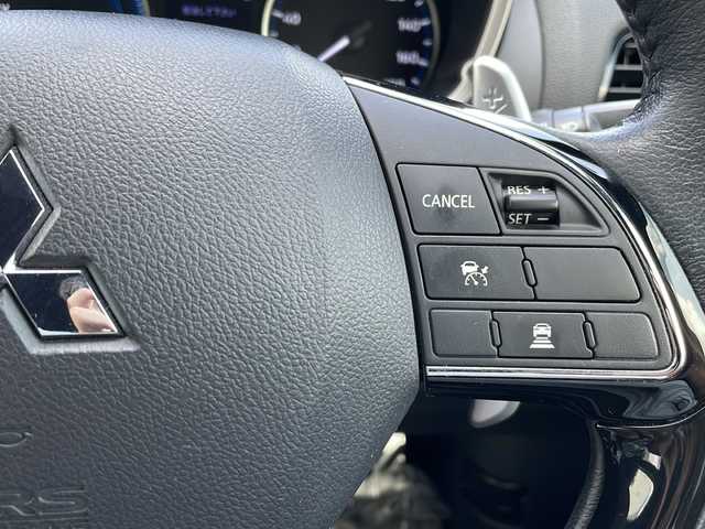三菱 エクリプス クロス ＰＨＥＶ P 道北・旭川 2020(令2)年 6.1万km チタニウムグレーメタリック ・４ＷＤ/・禁煙車/・純正ナビ/　フルセグ・ＢＴ・ＵＳＢ/・全方位カメラ/・ハーフレザーシート/・前席シートヒーター/・Ｄ席パワーシート/・ラリーアートスタイリンングパッケージ/　フロントアンダーガーニッシュ/　サイドエクステンション/　リヤアンダーガーニッシュ/・スマートキー/・衝突軽減ブレーキ/・車線逸脱警報/・レーダークルーズコントロール/・誤発進抑制機能/・後側方車両検知警報システム/・後退時車両検知警報システム/・ヘッドアップディスプレイ/・１５００Ｗ/・パドルシフト/・LEDオートライト/・オートハイビーム/・ステアリングヒーター/・純正１８インチアルミ/・前後ドライブレコーダー/・ETC/・保証書/・取説