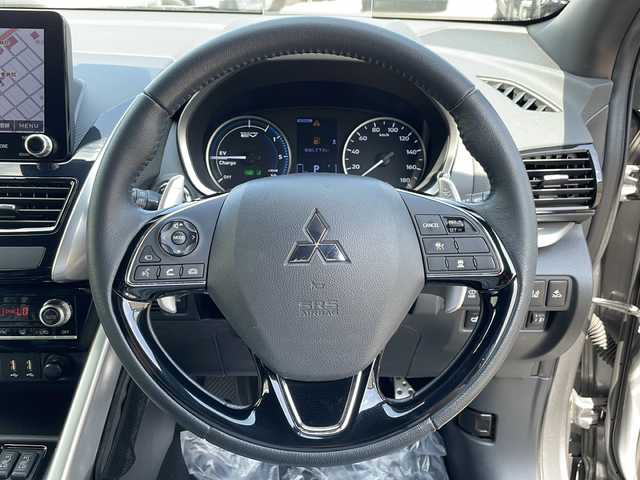 三菱 エクリプス クロス ＰＨＥＶ P 道北・旭川 2020(令2)年 6.1万km チタニウムグレーメタリック ・４ＷＤ/・禁煙車/・純正ナビ/　フルセグ・ＢＴ・ＵＳＢ/・全方位カメラ/・ハーフレザーシート/・前席シートヒーター/・Ｄ席パワーシート/・ラリーアートスタイリンングパッケージ/　フロントアンダーガーニッシュ/　サイドエクステンション/　リヤアンダーガーニッシュ/・スマートキー/・衝突軽減ブレーキ/・車線逸脱警報/・レーダークルーズコントロール/・誤発進抑制機能/・後側方車両検知警報システム/・後退時車両検知警報システム/・ヘッドアップディスプレイ/・１５００Ｗ/・パドルシフト/・LEDオートライト/・オートハイビーム/・ステアリングヒーター/・純正１８インチアルミ/・前後ドライブレコーダー/・ETC/・保証書/・取説