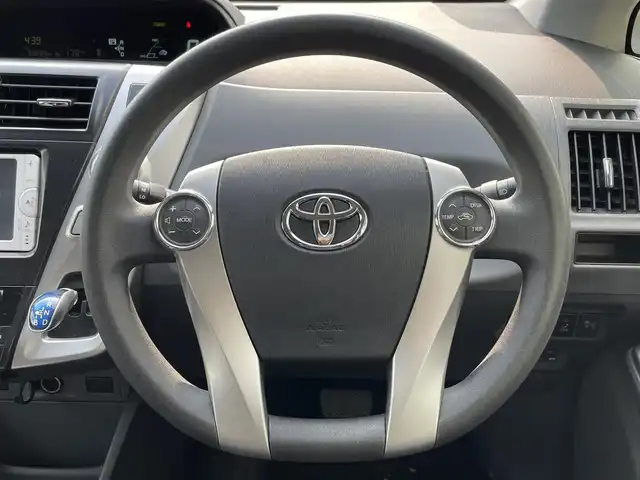 トヨタ プリウス α S 三重県 2013(平25)年 9.9万km ホワイトパールクリスタルシャイン (株)IDOMが運営する【じしゃロン四日市店】の自社ローン専用車両になります。こちらは現金またはオートローンご利用時の価格です。自社ローンご希望の方は別途その旨お申付け下さい/純正メモリナビ/バックカメラ/ETC/ステアリングスイッチ/電動格納ウィンカーミラー/全席シートカバー/オートエアコン/エンジンプッシュスタート/スマートキー