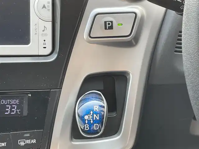 トヨタ プリウス α S 三重県 2013(平25)年 9.9万km ホワイトパールクリスタルシャイン (株)IDOMが運営する【じしゃロン四日市店】の自社ローン専用車両になります。こちらは現金またはオートローンご利用時の価格です。自社ローンご希望の方は別途その旨お申付け下さい/純正メモリナビ/バックカメラ/ETC/ステアリングスイッチ/電動格納ウィンカーミラー/全席シートカバー/オートエアコン/エンジンプッシュスタート/スマートキー