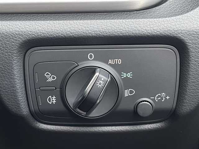 アウディ Ａ３ SB 30TFSI スポーツ 三重県 2020(令2)年 3.5万km グレイシアホワイトメタリック バーチャルCP　/専用半革シート　/カープレイ　/シートヒーター　/パワーシート　/LEDヘッドライト　/純正18インチアルミ　/MMIナビ　/バックカメラ　/Bluetooth　/ETC　/DVD再生　/アシスタンスパッケージ
