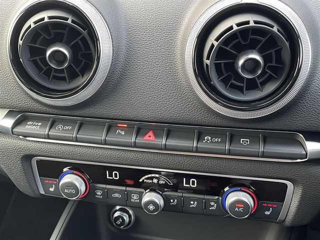 アウディ Ａ３ SB 30TFSI スポーツ 三重県 2020(令2)年 3.5万km グレイシアホワイトメタリック バーチャルCP　/専用半革シート　/カープレイ　/シートヒーター　/パワーシート　/LEDヘッドライト　/純正18インチアルミ　/MMIナビ　/バックカメラ　/Bluetooth　/ETC　/DVD再生　/アシスタンスパッケージ
