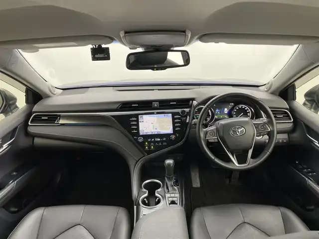 トヨタ カムリ WSレザーパッケージ 岡山県 2019(令1)年 1.7万km ダークブルーマイカM ワンオーナー	/JBLプレミアムサウンドシステム/純正8インチディスプレイオーディオ	/【ナビ/フルセグ/Bluetooth】	/バックカメラ/追従型クルーズコントロール	/オートハイビーム	/LEDヘッドライト（AUTO機能付き）	/ビルトインETC	/前席シートヒーター/前席パワーシート	/運転席パワーシート/パワーバックドア	/衝突軽減ブレーキシステム	/車線逸脱防止システム	/横滑り防止装置	/ブラインドスポットモニター/踏み間違い防止/社外ドライブレコーダー（前後）	/純正18インチアルミ	/コーナーセンサー（前後）	/純正フロアマット	/ステアリングスイッチ/ヘッドアップディスプレイ/シートリフター/ウィンカーミラー/ドアバイザー		/プッシュスタート	/スマートキー×2	/エンジンスターター