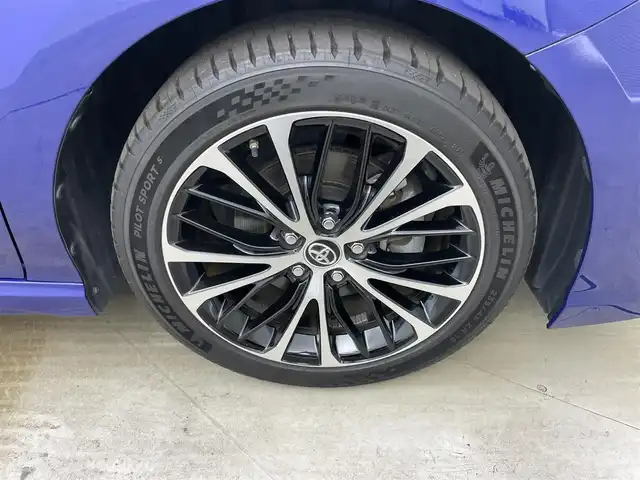 トヨタ カムリ WSレザーパッケージ 岡山県 2019(令1)年 1.7万km ダークブルーマイカM ワンオーナー	/JBLプレミアムサウンドシステム/純正8インチディスプレイオーディオ	/【ナビ/フルセグ/Bluetooth】	/バックカメラ/追従型クルーズコントロール	/オートハイビーム	/LEDヘッドライト（AUTO機能付き）	/ビルトインETC	/前席シートヒーター/前席パワーシート	/運転席パワーシート/パワーバックドア	/衝突軽減ブレーキシステム	/車線逸脱防止システム	/横滑り防止装置	/ブラインドスポットモニター/踏み間違い防止/社外ドライブレコーダー（前後）	/純正18インチアルミ	/コーナーセンサー（前後）	/純正フロアマット	/ステアリングスイッチ/ヘッドアップディスプレイ/シートリフター/ウィンカーミラー/ドアバイザー		/プッシュスタート	/スマートキー×2	/エンジンスターター