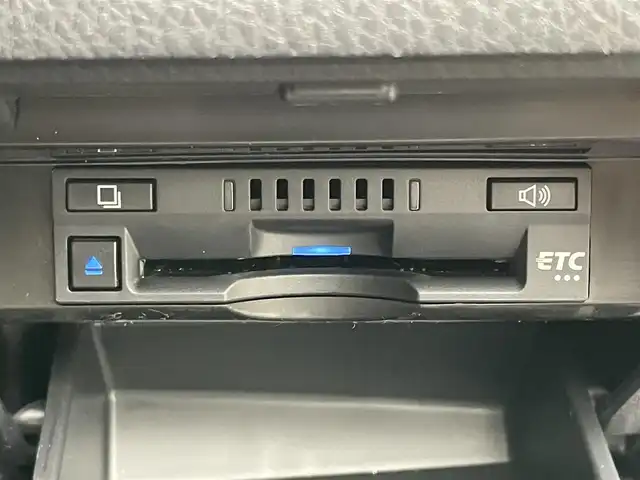 トヨタ カムリ WSレザーパッケージ 岡山県 2019(令1)年 1.7万km ダークブルーマイカM ワンオーナー	/JBLプレミアムサウンドシステム/純正8インチディスプレイオーディオ	/【ナビ/フルセグ/Bluetooth】	/バックカメラ/追従型クルーズコントロール	/オートハイビーム	/LEDヘッドライト（AUTO機能付き）	/ビルトインETC	/前席シートヒーター/前席パワーシート	/運転席パワーシート/パワーバックドア	/衝突軽減ブレーキシステム	/車線逸脱防止システム	/横滑り防止装置	/ブラインドスポットモニター/踏み間違い防止/社外ドライブレコーダー（前後）	/純正18インチアルミ	/コーナーセンサー（前後）	/純正フロアマット	/ステアリングスイッチ/ヘッドアップディスプレイ/シートリフター/ウィンカーミラー/ドアバイザー		/プッシュスタート	/スマートキー×2	/エンジンスターター
