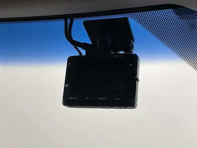 トヨタ カムリ WSレザーパッケージ 岡山県 2019(令1)年 1.7万km ダークブルーマイカM ワンオーナー	/JBLプレミアムサウンドシステム/純正8インチディスプレイオーディオ	/【ナビ/フルセグ/Bluetooth】	/バックカメラ/追従型クルーズコントロール	/オートハイビーム	/LEDヘッドライト（AUTO機能付き）	/ビルトインETC	/前席シートヒーター/前席パワーシート	/運転席パワーシート/パワーバックドア	/衝突軽減ブレーキシステム	/車線逸脱防止システム	/横滑り防止装置	/ブラインドスポットモニター/踏み間違い防止/社外ドライブレコーダー（前後）	/純正18インチアルミ	/コーナーセンサー（前後）	/純正フロアマット	/ステアリングスイッチ/ヘッドアップディスプレイ/シートリフター/ウィンカーミラー/ドアバイザー		/プッシュスタート	/スマートキー×2	/エンジンスターター