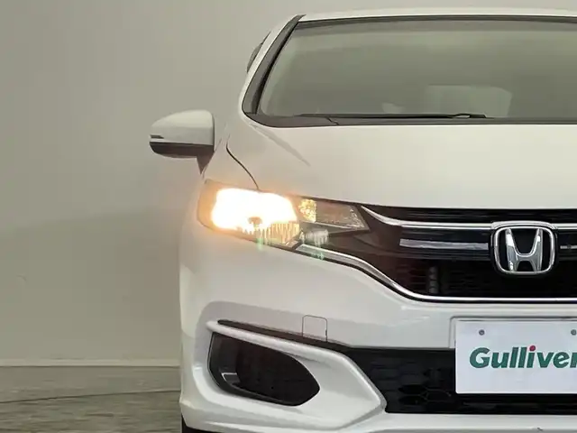 ホンダ フィット 13G F 滋賀県 2017(平29)年 5.9万km タフホワイトⅡ 7型ナビ【CD/DVD/ワンセグ】/バックカメラ/前方ドライブレコーダー/電動格納ミラー/プッシュスタート/スマートキー/ESC/ABS/パワーステアリング/パワーウィンドウ/オートエアコン