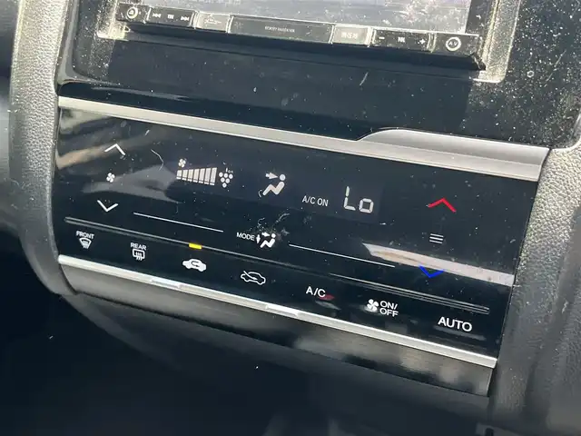 ホンダ フィット 13G F 滋賀県 2017(平29)年 5.9万km タフホワイトⅡ 7型ナビ【CD/DVD/ワンセグ】/バックカメラ/前方ドライブレコーダー/電動格納ミラー/プッシュスタート/スマートキー/ESC/ABS/パワーステアリング/パワーウィンドウ/オートエアコン