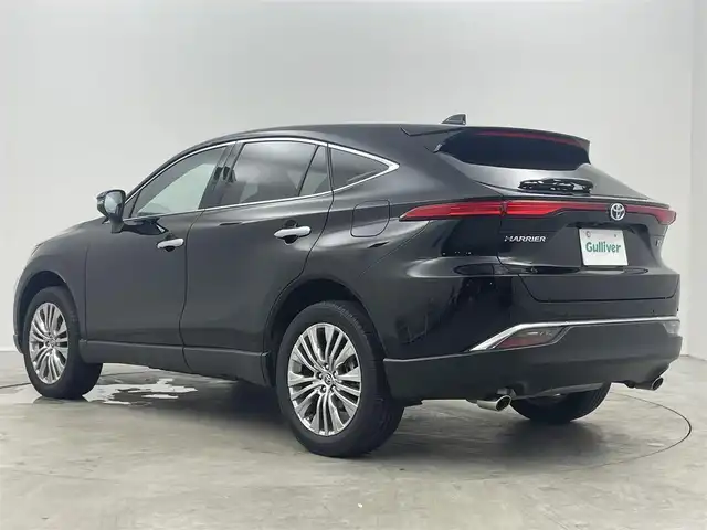 トヨタ ハリアー ハイブリッド Z レザーパッケージ 埼玉県 2023(令5)年 2.5万km ブラック ガラスルーフ　メーカーナビ　パノラミックビューモニター　ＪＢＬサウンド　セーフティセンス　デジタルインナーミラー　ＨＵＤ　ＢＳＭ　シートヒーター　ベンチレーション　ビルトインＥＴＣ２．０　地デジＴＶ