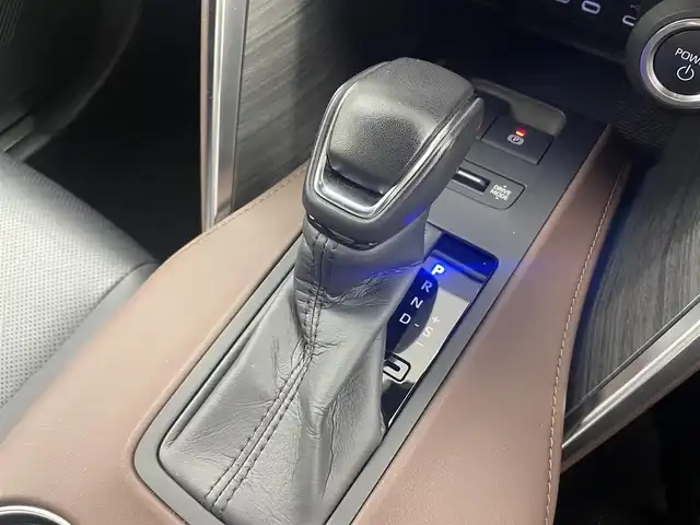 トヨタ ハリアー ハイブリッド Z レザーパッケージ 埼玉県 2023(令5)年 2.5万km ブラック ガラスルーフ　メーカーナビ　パノラミックビューモニター　ＪＢＬサウンド　セーフティセンス　デジタルインナーミラー　ＨＵＤ　ＢＳＭ　シートヒーター　ベンチレーション　ビルトインＥＴＣ２．０　地デジＴＶ