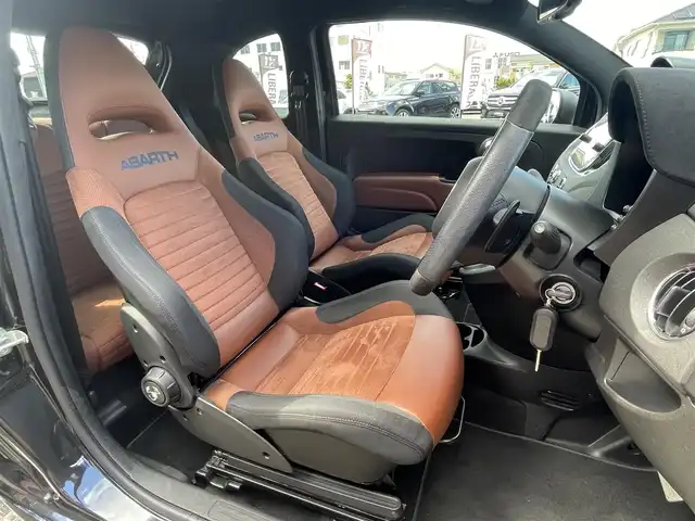 アバルト ５９５ コンペティツィオーネ 埼玉県 2020(令2)年 4万km 黒 ブラウンレザーシート/Ａｐｐｌｅ　Ｃａｒ　Ｐｌａｙ/純正ディスプレイオーディオ/クリアランスソナー/純正１７インチアルミホイール/ＨＩＤヘッドライト/ＥＴＣ