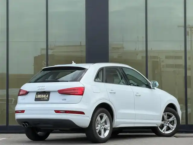 アウディ Ｑ３ 2．0 TFSI クワトロ 180PS 石川県 2016(平28)年 1.7万km パール 純正ナビ/フルセグ/Ｂｌｕｅｔｏｏｔｈ/バックカメラ/クリアランスソナー/ヒルディセントコントロール/アイドリングストップ/純正１７ｉｎｃＡＷ/オートライト/キセノンライト/電動サイドブレーキ