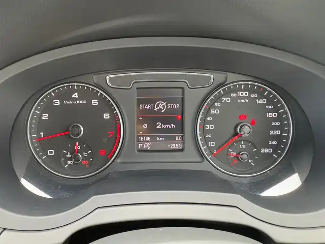 アウディ Ｑ３ 2．0 TFSI クワトロ 180PS 石川県 2016(平28)年 1.7万km パール 純正ナビ/フルセグ/Ｂｌｕｅｔｏｏｔｈ/バックカメラ/クリアランスソナー/ヒルディセントコントロール/アイドリングストップ/純正１７ｉｎｃＡＷ/オートライト/キセノンライト/電動サイドブレーキ