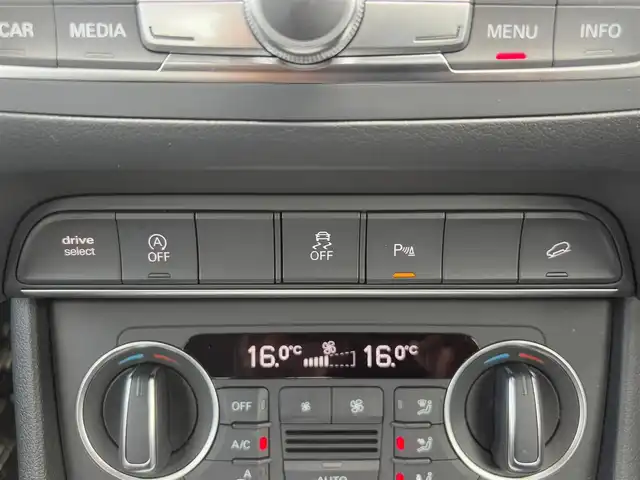 アウディ Ｑ３ 2．0 TFSI クワトロ 180PS 石川県 2016(平28)年 1.7万km パール 純正ナビ/フルセグ/Ｂｌｕｅｔｏｏｔｈ/バックカメラ/クリアランスソナー/ヒルディセントコントロール/アイドリングストップ/純正１７ｉｎｃＡＷ/オートライト/キセノンライト/電動サイドブレーキ