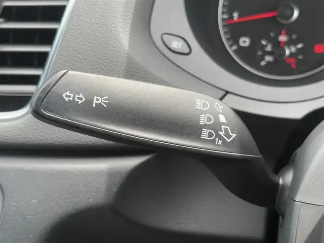 アウディ Ｑ３ 2．0 TFSI クワトロ 180PS 石川県 2016(平28)年 1.7万km パール 純正ナビ/フルセグ/Ｂｌｕｅｔｏｏｔｈ/バックカメラ/クリアランスソナー/ヒルディセントコントロール/アイドリングストップ/純正１７ｉｎｃＡＷ/オートライト/キセノンライト/電動サイドブレーキ