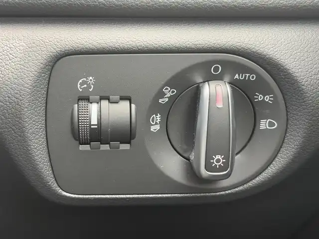 アウディ Ｑ３ 2．0 TFSI クワトロ 180PS 石川県 2016(平28)年 1.7万km パール 純正ナビ/フルセグ/Ｂｌｕｅｔｏｏｔｈ/バックカメラ/クリアランスソナー/ヒルディセントコントロール/アイドリングストップ/純正１７ｉｎｃＡＷ/オートライト/キセノンライト/電動サイドブレーキ