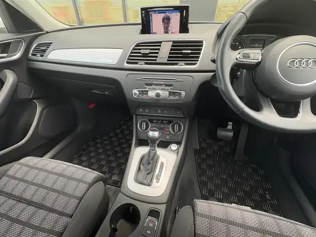 アウディ Ｑ３ 2．0 TFSI クワトロ 180PS 石川県 2016(平28)年 1.7万km パール 純正ナビ/フルセグ/Ｂｌｕｅｔｏｏｔｈ/バックカメラ/クリアランスソナー/ヒルディセントコントロール/アイドリングストップ/純正１７ｉｎｃＡＷ/オートライト/キセノンライト/電動サイドブレーキ