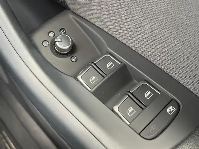 アウディ Ｑ３ 2．0 TFSI クワトロ 180PS 石川県 2016(平28)年 1.7万km パール 純正ナビ/フルセグ/Ｂｌｕｅｔｏｏｔｈ/バックカメラ/クリアランスソナー/ヒルディセントコントロール/アイドリングストップ/純正１７ｉｎｃＡＷ/オートライト/キセノンライト/電動サイドブレーキ