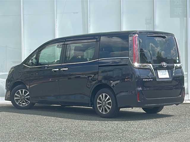 トヨタ エスクァイア Gi 福岡県 2018(平30)年 6.1万km スパークリングブラックパールクリスタルシャイン ・ALPINE9インチナビ/-BT/フルセグTV/CD/DVD/SD/FM/AM/・バックカメラ/・ALPINE10.1インチフリップダウンモニター/・ドラレコ/・ETC/・シートヒーター/・コーナーセンサー/・衝突軽減ブレーキ/・オートライト/・オートハイビーム/・車線逸脱警報/・クルーズコントロール/・アイドリングストップ/・LEDヘッドライト/・両側パワースライドドア/・純正アルミ15インチ/・純正フロアマット