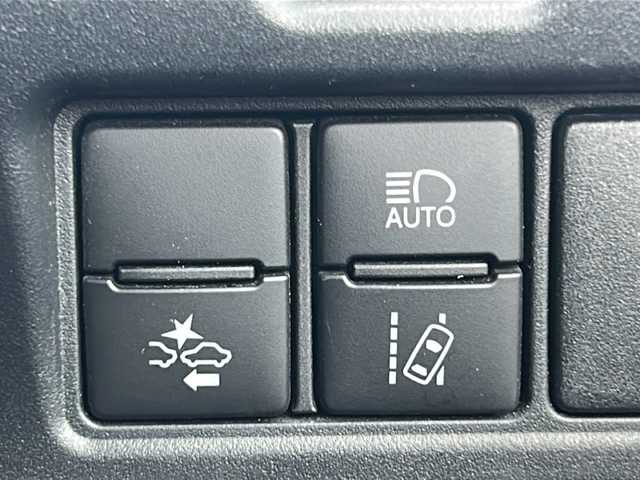 トヨタ エスクァイア Gi 福岡県 2018(平30)年 6.1万km スパークリングブラックパールクリスタルシャイン ・ALPINE9インチナビ/-BT/フルセグTV/CD/DVD/SD/FM/AM/・バックカメラ/・ALPINE10.1インチフリップダウンモニター/・ドラレコ/・ETC/・シートヒーター/・コーナーセンサー/・衝突軽減ブレーキ/・オートライト/・オートハイビーム/・車線逸脱警報/・クルーズコントロール/・アイドリングストップ/・LEDヘッドライト/・両側パワースライドドア/・純正アルミ15インチ/・純正フロアマット