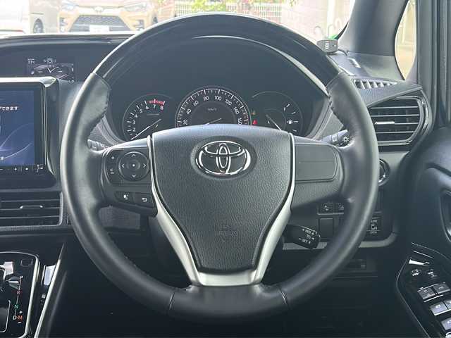 トヨタ エスクァイア Gi 福岡県 2018(平30)年 6.1万km スパークリングブラックパールクリスタルシャイン ・ALPINE9インチナビ/-BT/フルセグTV/CD/DVD/SD/FM/AM/・バックカメラ/・ALPINE10.1インチフリップダウンモニター/・ドラレコ/・ETC/・シートヒーター/・コーナーセンサー/・衝突軽減ブレーキ/・オートライト/・オートハイビーム/・車線逸脱警報/・クルーズコントロール/・アイドリングストップ/・LEDヘッドライト/・両側パワースライドドア/・純正アルミ15インチ/・純正フロアマット