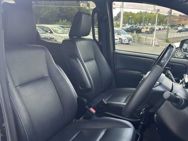 トヨタ エスクァイア Gi 福岡県 2018(平30)年 6.1万km スパークリングブラックパールクリスタルシャイン ・ALPINE9インチナビ/-BT/フルセグTV/CD/DVD/SD/FM/AM/・バックカメラ/・ALPINE10.1インチフリップダウンモニター/・ドラレコ/・ETC/・シートヒーター/・コーナーセンサー/・衝突軽減ブレーキ/・オートライト/・オートハイビーム/・車線逸脱警報/・クルーズコントロール/・アイドリングストップ/・LEDヘッドライト/・両側パワースライドドア/・純正アルミ15インチ/・純正フロアマット