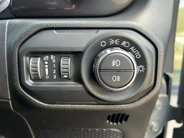 クライスラー・ジープ ジープ ラングラー アンリミテッド スポーツ アルティテュード 石川県 2020(令2)年 4.7万km グレー 4WD/純正ナビディスプレイオーディオナビ/AppleCarPlay/クリアランスソナー/トランスファーレバー/バックカメラ/サイドカメラ/アダプティブクルーズコントロール/ドライブレコーダー/ETC/ABS/横滑り防止装置/盗難防止装置/衝突被害軽減ブレーキ