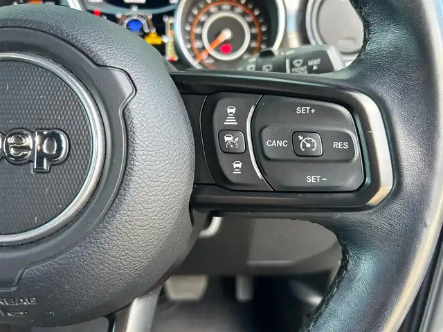 クライスラー・ジープ ジープ ラングラー アンリミテッド スポーツ アルティテュード 石川県 2020(令2)年 4.7万km グレー 4WD/純正ナビディスプレイオーディオナビ/AppleCarPlay/クリアランスソナー/トランスファーレバー/バックカメラ/サイドカメラ/アダプティブクルーズコントロール/ドライブレコーダー/ETC/ABS/横滑り防止装置/盗難防止装置/衝突被害軽減ブレーキ