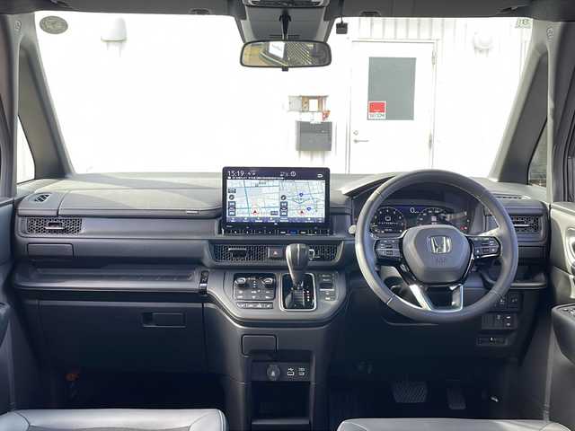 ホンダ ステップワゴン スパーダ 道北・旭川 2024(令6)年 3.3万km クリスタルブラックパール /4WD//禁煙車//寒冷地仕様//ワンオーナー//純正ナビ/CD/DVD/BT/SD/TV//バックカメラ//両側パワースライドドア//電動リアゲート//パドルシフト//ハーフレザー//前席シートヒーター//ミラーヒーター//ビルトインETC//スペアキー//ホンダセンシング/　CMBS/ACC/LKAS/誤発信後方発信抑制/路外逸脱抑制/先行車発信お知らせ/標識認識機能//社外AW冬タイヤ積込//革巻きステアリング//ステアリングリモコン//取扱説明書//保証書