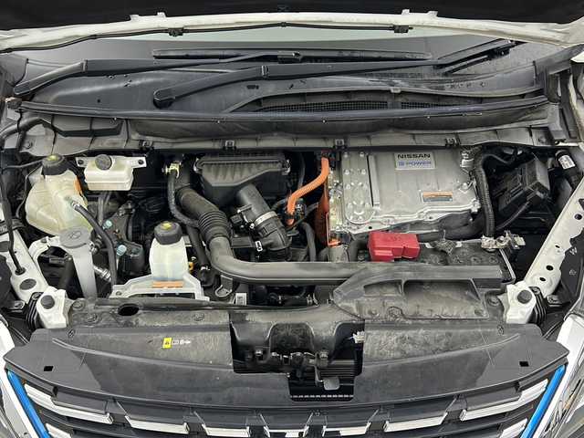 日産 セレナ e－パワー ハイウェイスター V 岐阜県 2021(令3)年 3.5万km ブリリアントホワイトパール 純正9インチナビ/CD/DVD/Bluetooth/AM/FM/フルセグTV/両側パワースライドドア/デジタルインナーミラー/プロパイロット/ブラインドスポットモニター/アラウンドビューモニター/レーンキープアシスト/コーナーセンサー/オートLEDヘッドライト/純正15インチアルミホイール/純正フロアマット/純正ドアバイザー