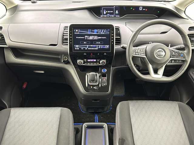 日産 セレナ e－パワー ハイウェイスター V 岐阜県 2021(令3)年 3.5万km ブリリアントホワイトパール 純正9インチナビ/CD/DVD/Bluetooth/AM/FM/フルセグTV/両側パワースライドドア/デジタルインナーミラー/プロパイロット/ブラインドスポットモニター/アラウンドビューモニター/レーンキープアシスト/コーナーセンサー/オートLEDヘッドライト/純正15インチアルミホイール/純正フロアマット/純正ドアバイザー