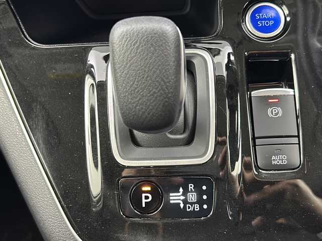 日産 セレナ e－パワー ハイウェイスター V 岐阜県 2021(令3)年 3.5万km ブリリアントホワイトパール 純正9インチナビ/CD/DVD/Bluetooth/AM/FM/フルセグTV/両側パワースライドドア/デジタルインナーミラー/プロパイロット/ブラインドスポットモニター/アラウンドビューモニター/レーンキープアシスト/コーナーセンサー/オートLEDヘッドライト/純正15インチアルミホイール/純正フロアマット/純正ドアバイザー