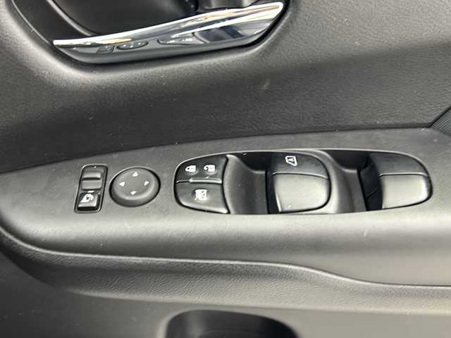 日産 セレナ e－パワー ハイウェイスター V 岐阜県 2021(令3)年 3.5万km ブリリアントホワイトパール 純正9インチナビ/CD/DVD/Bluetooth/AM/FM/フルセグTV/両側パワースライドドア/デジタルインナーミラー/プロパイロット/ブラインドスポットモニター/アラウンドビューモニター/レーンキープアシスト/コーナーセンサー/オートLEDヘッドライト/純正15インチアルミホイール/純正フロアマット/純正ドアバイザー