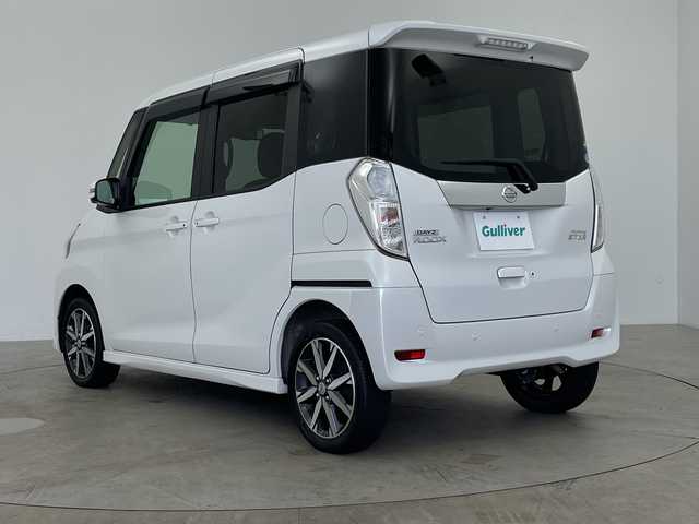 日産 デイズ ルークス HWS X Vセレクション 鹿児島県 2018(平30)年 2.3万km ホワイトパール 純正SDナビ/（AM/FM/CD/DVD/Bluetooth）/フルセグテレビ/アラウンドビューモニター/両側パワースライドドア /エマージェンシーブレーキ/オートマチックハイビーム/アイドリングストップ/純正フロアマット/純正AW15インチ/ハーフレザーシート/禁煙車/スマートキー /LEDヘッドライト
