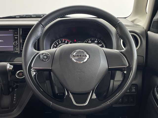 日産 デイズ ルークス HWS X Vセレクション 鹿児島県 2018(平30)年 2.3万km ホワイトパール 純正SDナビ/（AM/FM/CD/DVD/Bluetooth）/フルセグテレビ/アラウンドビューモニター/両側パワースライドドア /エマージェンシーブレーキ/オートマチックハイビーム/アイドリングストップ/純正フロアマット/純正AW15インチ/ハーフレザーシート/禁煙車/スマートキー /LEDヘッドライト