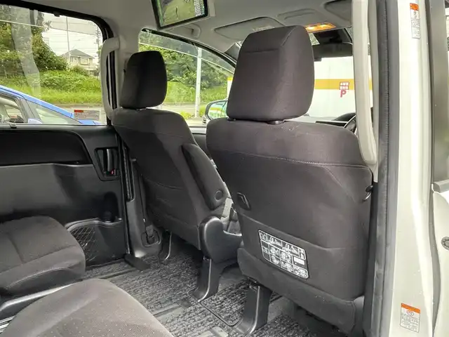 トヨタ ノア G 長崎県 2016(平28)年 4万km ホワイトパールクリスタルシャイン ワンオーナー/登録時３９６３７キロ/純正ナビ/CD/DVD/SD/SDREC/BT/フルセグ/純正１２．１インチフリップダウン/バックカメラ/ETC2.0/両側パワースライドドア/前後ドライブレコーダー/プリクラッシュセーフティ/レーンディパーチャアラート/オートマチックハイビーム/オートライト/オートリトラクタブルミラー/ドアバイザー/リアロールシェード/社外１５インチアルミホイール/新車時保証書/ナビ取扱説明書/スマートキー×２