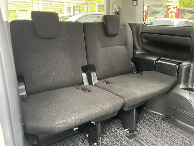 トヨタ ノア G 長崎県 2016(平28)年 4万km ホワイトパールクリスタルシャイン ワンオーナー/登録時３９６３７キロ/純正ナビ/CD/DVD/SD/SDREC/BT/フルセグ/純正１２．１インチフリップダウン/バックカメラ/ETC2.0/両側パワースライドドア/前後ドライブレコーダー/プリクラッシュセーフティ/レーンディパーチャアラート/オートマチックハイビーム/オートライト/オートリトラクタブルミラー/ドアバイザー/リアロールシェード/社外１５インチアルミホイール/新車時保証書/ナビ取扱説明書/スマートキー×２