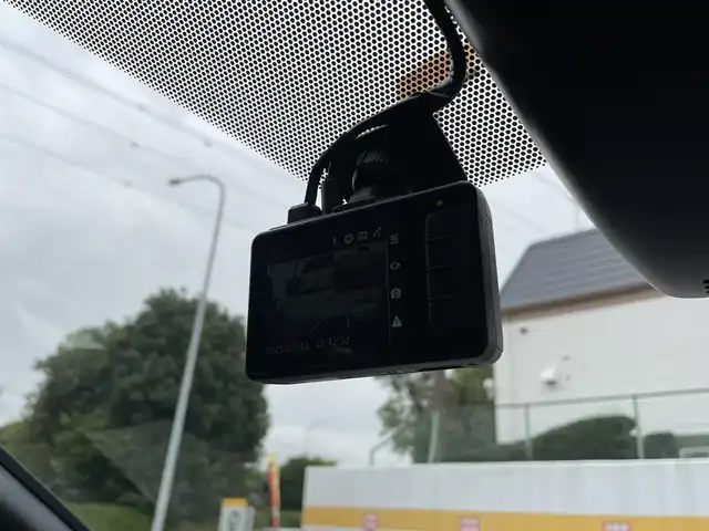トヨタ ノア G 長崎県 2016(平28)年 4万km ホワイトパールクリスタルシャイン ワンオーナー/登録時３９６３７キロ/純正ナビ/CD/DVD/SD/SDREC/BT/フルセグ/純正１２．１インチフリップダウン/バックカメラ/ETC2.0/両側パワースライドドア/前後ドライブレコーダー/プリクラッシュセーフティ/レーンディパーチャアラート/オートマチックハイビーム/オートライト/オートリトラクタブルミラー/ドアバイザー/リアロールシェード/社外１５インチアルミホイール/新車時保証書/ナビ取扱説明書/スマートキー×２