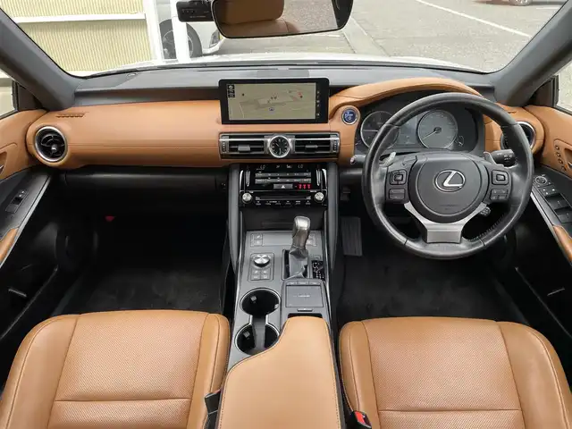 レクサス ＩＳ 300h バージョンL 東京都 2021(令3)年 4.1万km ソニッククォーツ メーカーナビ/全方位カメラ/三眼ヘッドライト/サンルーフ/茶革レザーシート/RSRサスペンション/純正サスペンション積込/モデリスタトランクスポイラー/ETC2.0/ドライブレコーダー前後（TZ-D201）/エアシート/シートヒーター/19インチ純正アルミホイール/LEDヘッドライト/オートライト/オートマチックハイビーム/エアロスタビライジングフィン